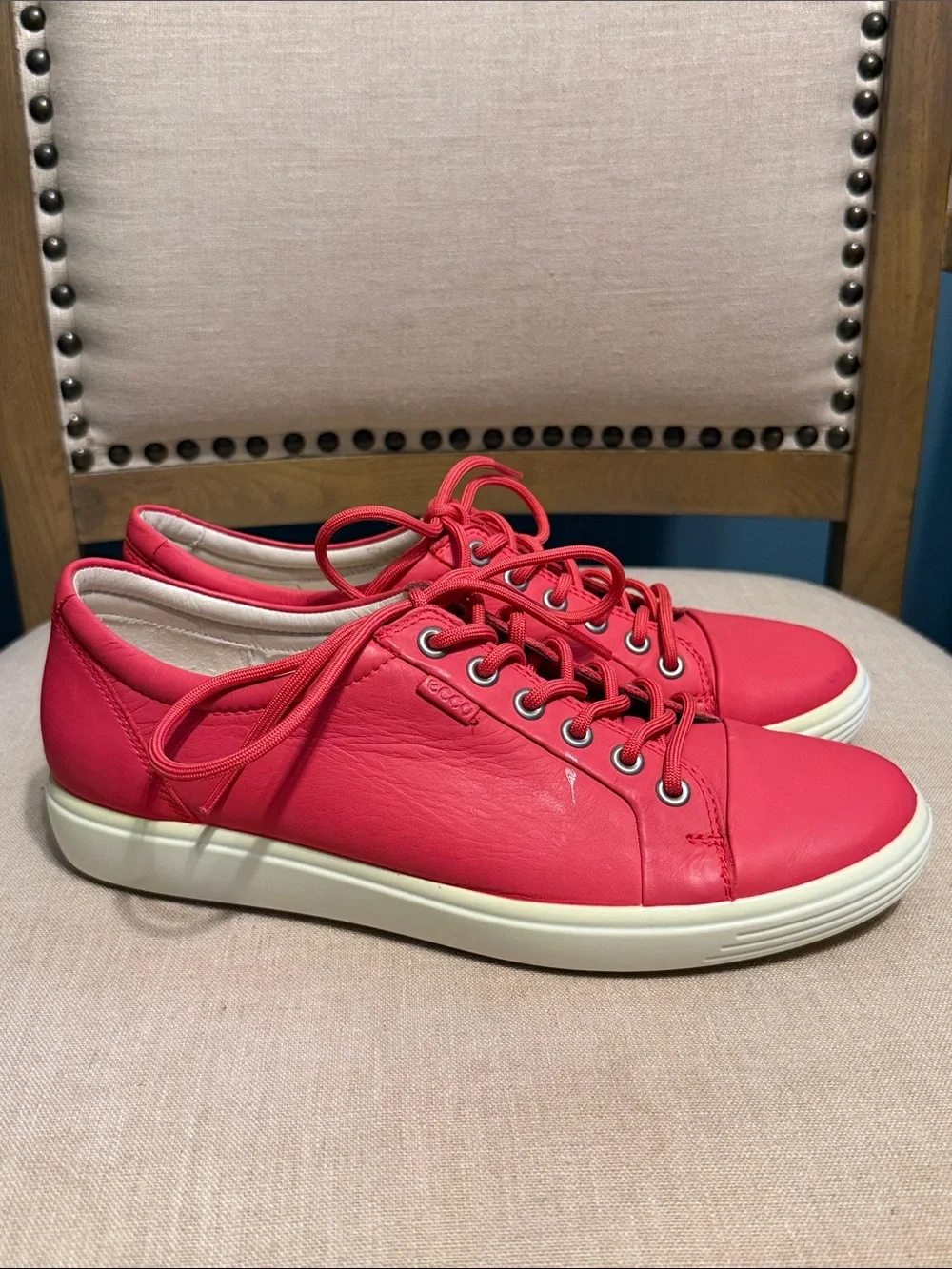 Ecco Women’s Coral Pink Leather Lace-Up Sneakers, Size 9 extra width